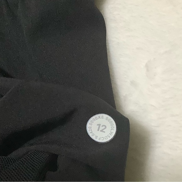 Lululemon Keep Moving Pant 7/8 High-Rise Black Size 12 - Picture 4 of 12